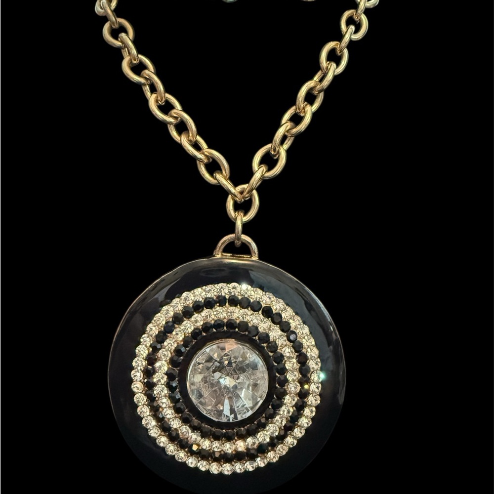Elegant Gold and Black Pendant Necklace